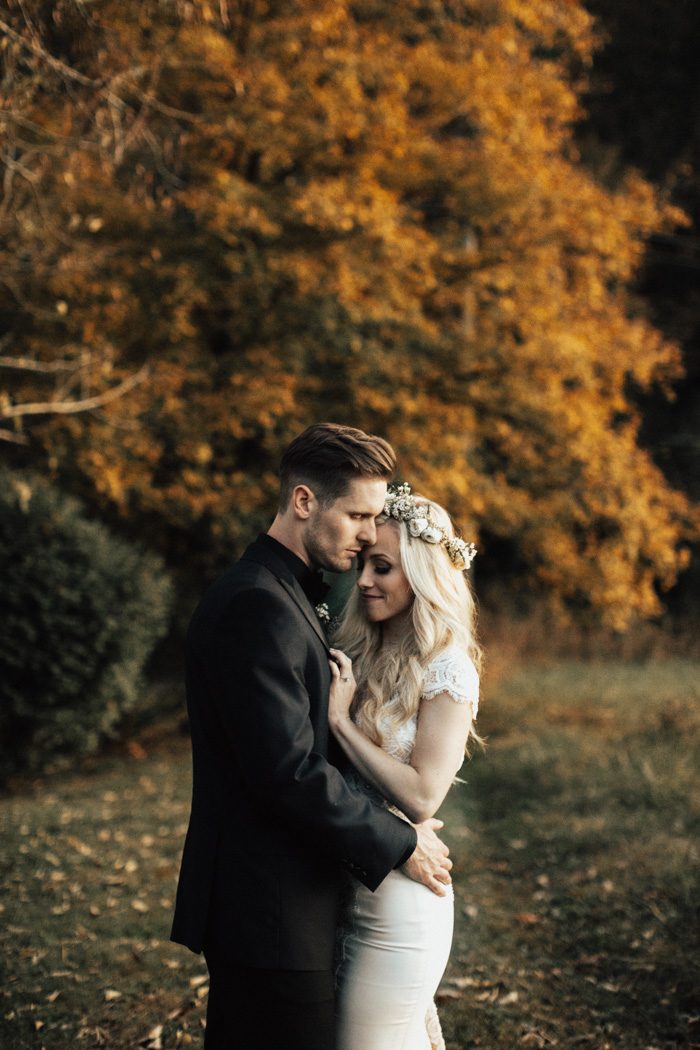 Enchanting Autumn Nashville Wedding at Drakewood Farm | Junebug Weddings