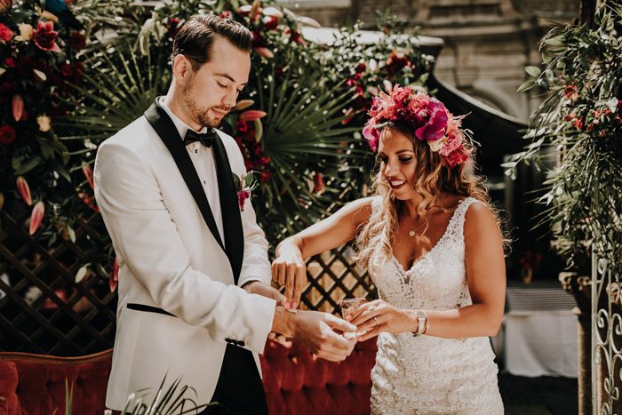 There is a Lot to Love in This Tropical Gatsby Wedding at Wolkenburg ...