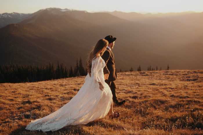 Utterly Serene Olympic Mountains Elopement at Sunset | Junebug Weddings