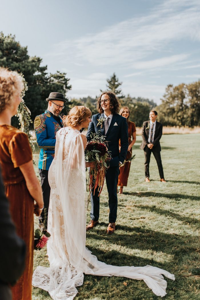 Moody Romantic Oregon Wedding at Barn Kestrel | Junebug Weddings