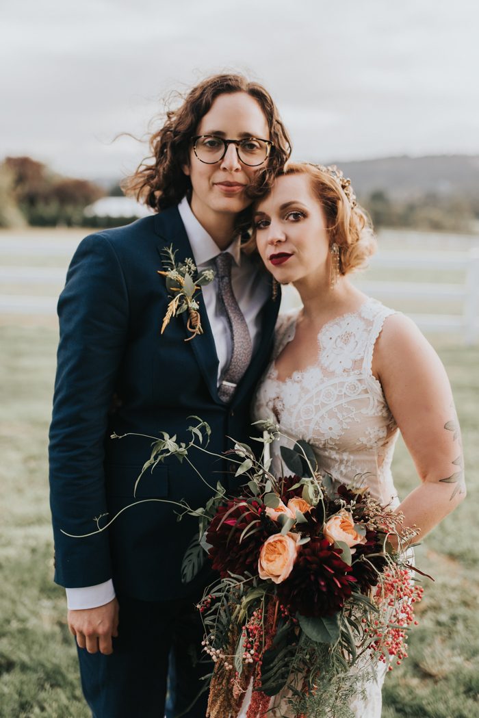 Moody Romantic Oregon Wedding At Barn Kestrel Junebug Weddings