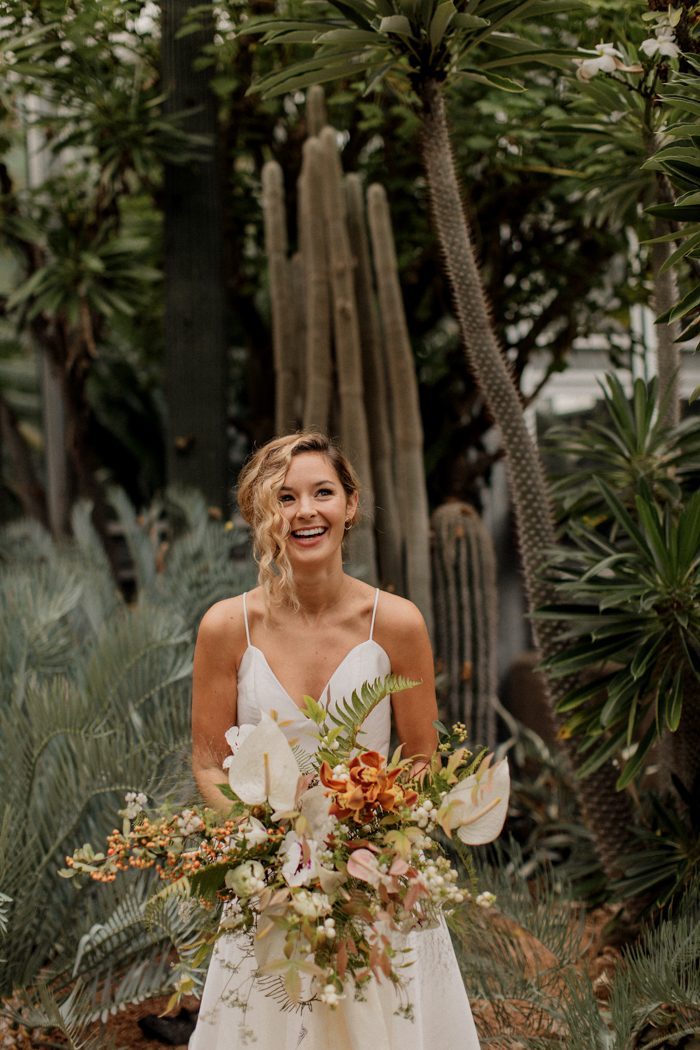 23 Tropical Bouquets to Add Some Island Vibes to Your Wedding | Junebug ...