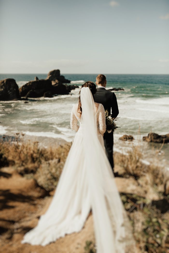 Vintage Inspired Cannon Beach Wedding With Evergreen Details