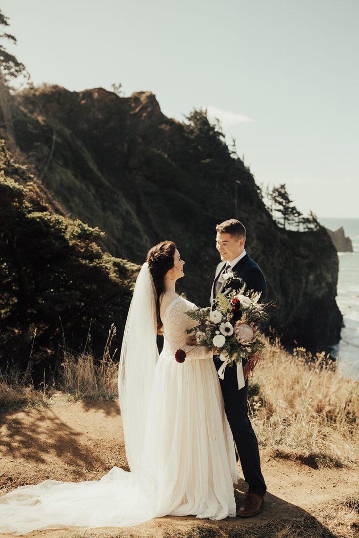 Vintage Inspired Cannon Beach Wedding With Evergreen Details