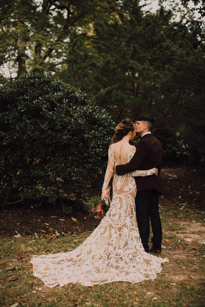 Earthy Boho Riverwood Mansion Wedding in Nashville, TN | Junebug Weddings