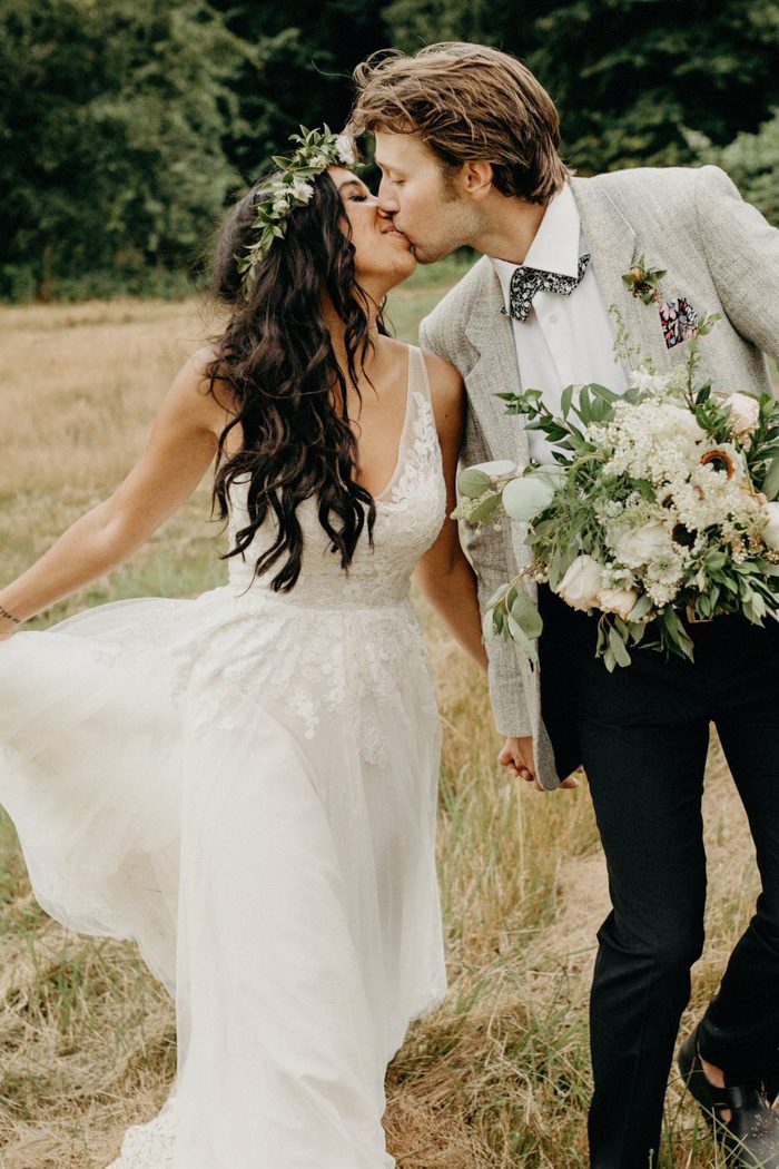 This Red Barn Farm Wedding Is Full Of Fresh Spring Goodness