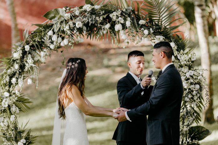 This Couple Brilliantly Used White to Accent the Colorful Teitiare ...