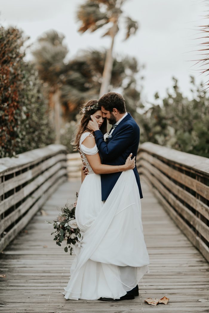 Mansion at Tuckahoe bride and groom embracing