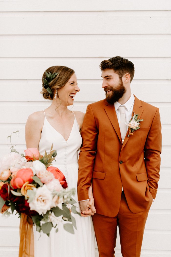 Rust And Blush Beaverton Wedding At The Butler Barn Junebug Weddings 8553