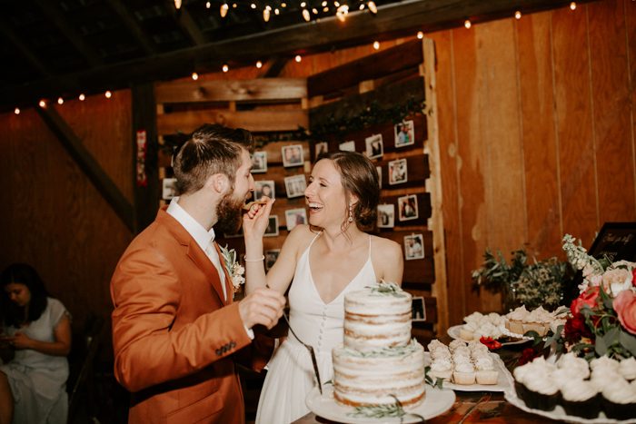 Rust And Blush Beaverton Wedding At The Butler Barn Junebug Weddings 9632