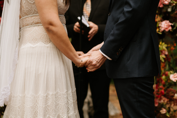 Classic Meets Bohemian Lakefront Wedding at The Suttle Lodge | Junebug ...