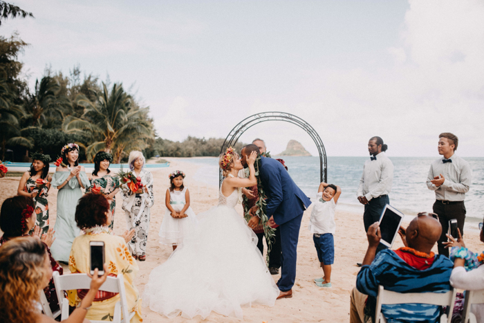 This Retro Hawaiian Wedding at Kualoa Ranch was Full of Aloha Spirit ...