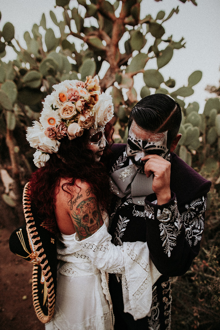 Get Spooky with This Dia De Los Muertos Wedding That Celebrates the ...