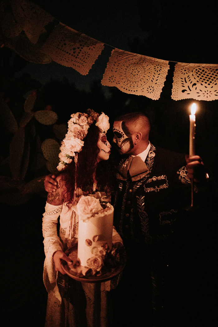 Get Spooky with This Dia De Los Muertos Wedding That Celebrates the ...