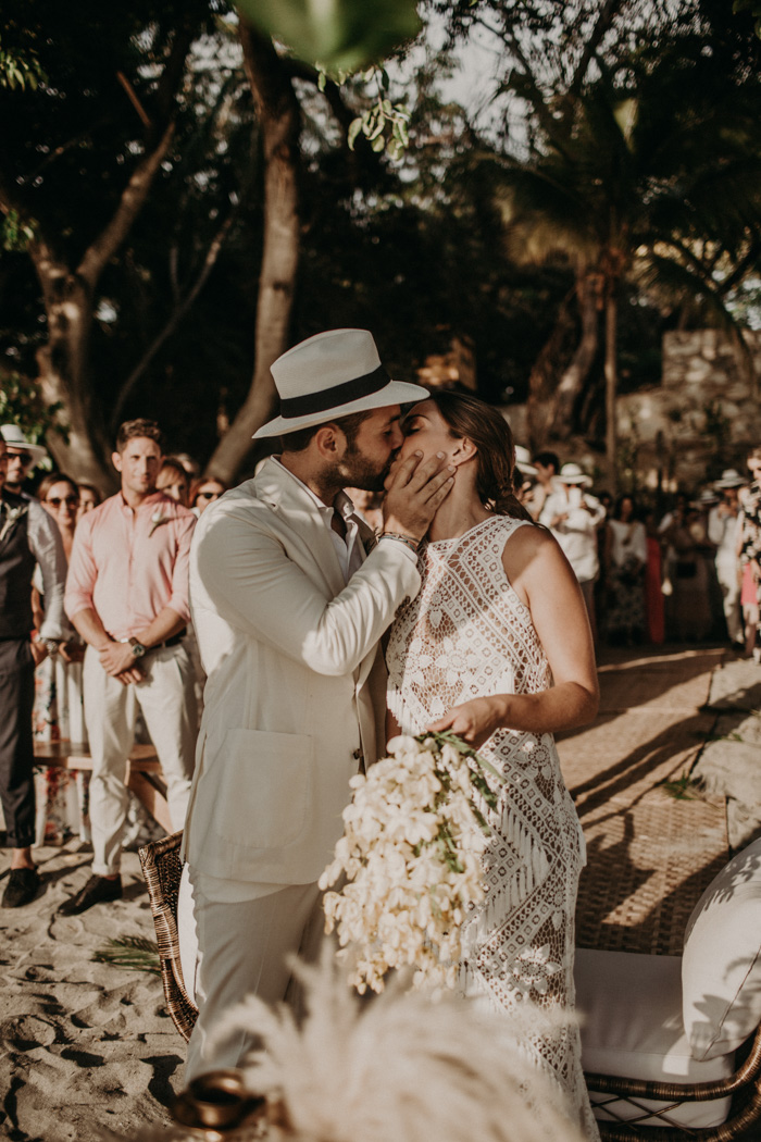 This Couple Relied On Local Fare To Create Their Authentic Colombian Wedding At Casa Kapikua 3565