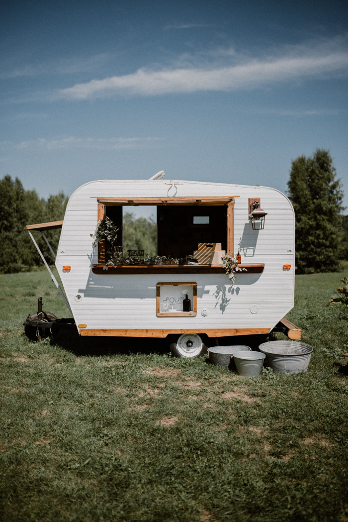 This Folksy Quebec Wedding At La Maison Boheme Is Positively Enchanting Junebug Weddings