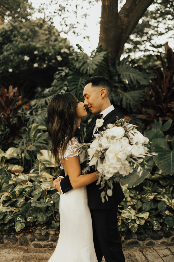 This Olowalu Plantation House Wedding Proves That Timeless Style is Far ...