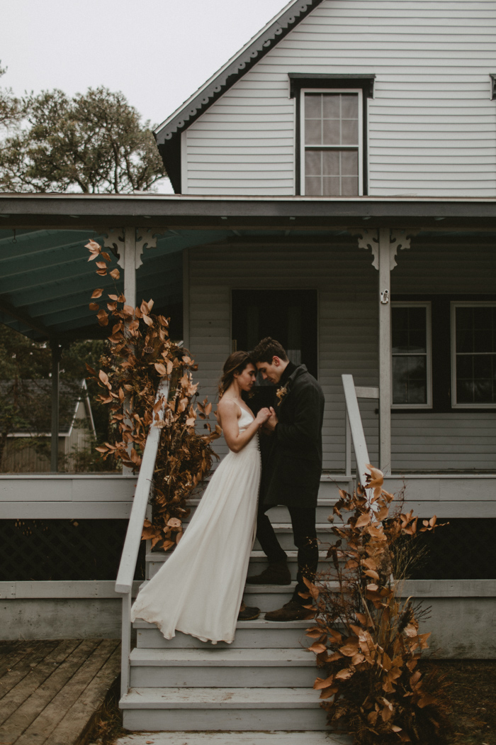 This Moody Maine Coast Wedding Inspiration is Deliciously Cozy in Warm ...