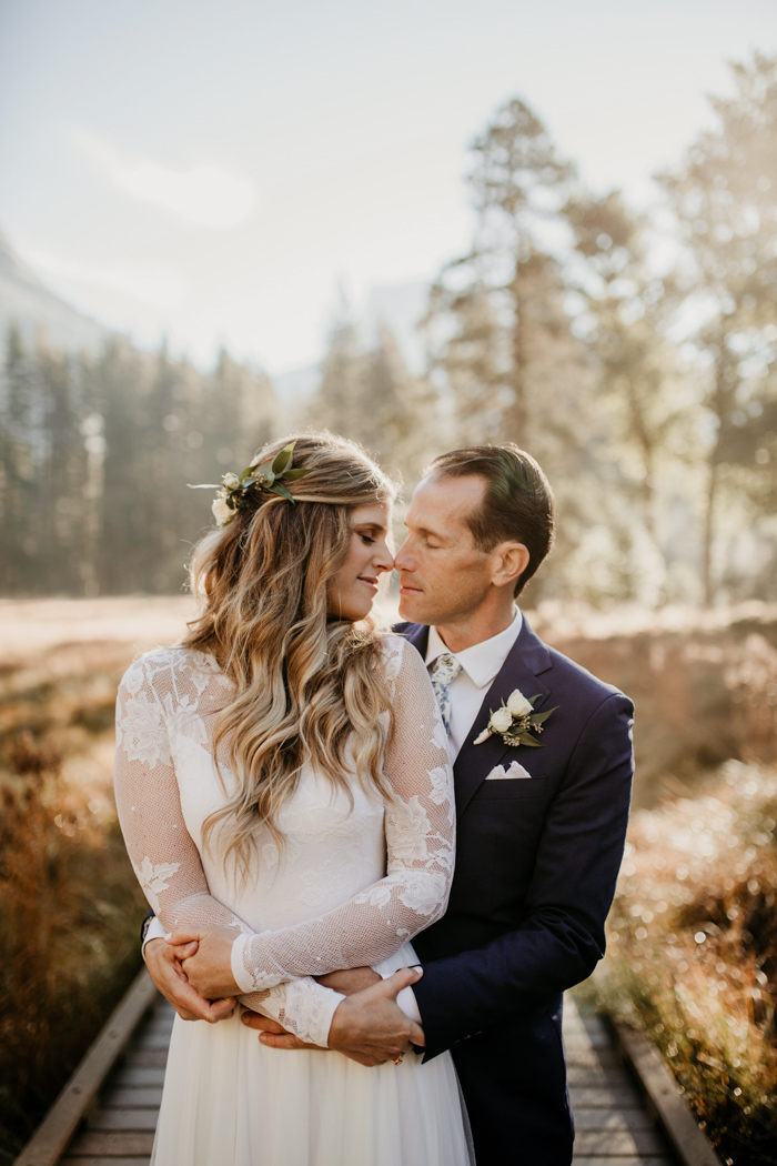 This Yosemite Valley Lodge Wedding Pulled Its Color Palette from the ...