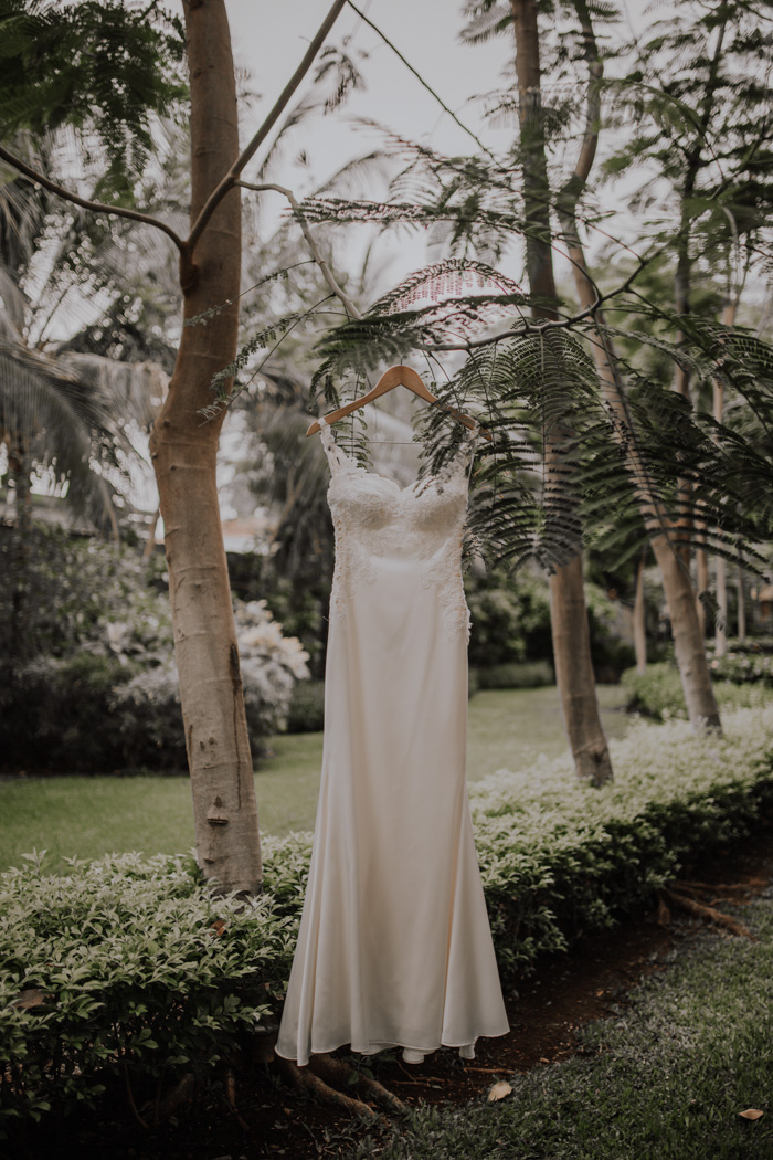 Tropical Glam Costa Rica Wedding at Pangas Beach Club | Junebug Weddings