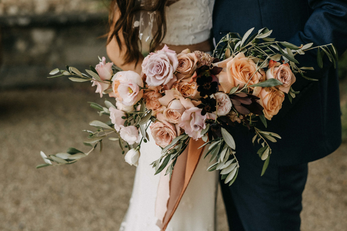 Effortlessly Glam Tuscan Wedding at Castello di Gabbiano | Junebug Weddings