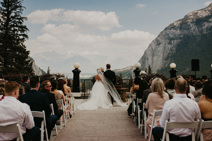 This Fairmont Banff Springs Wedding Is Equal Parts Elegant And Epic Views Junebug Weddings