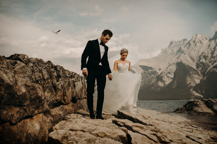 This Fairmont Banff Springs Wedding Is Equal Parts Elegant And Epic Views Junebug Weddings