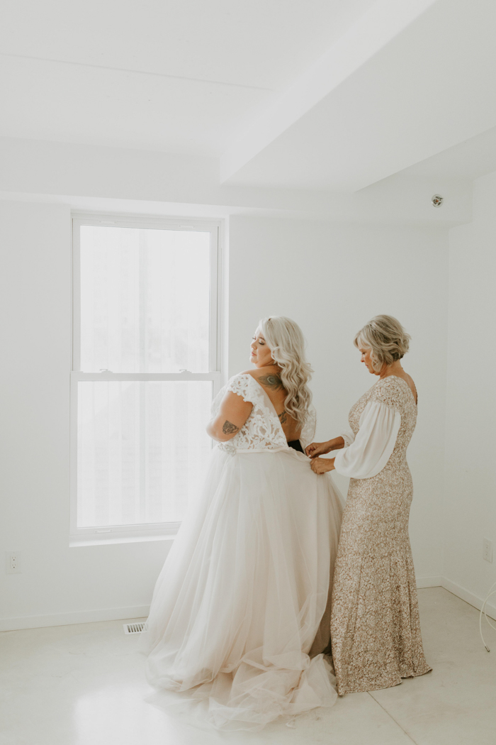 This Gorgeous Winnipeg Wedding Took a Minimalist Approach to Its