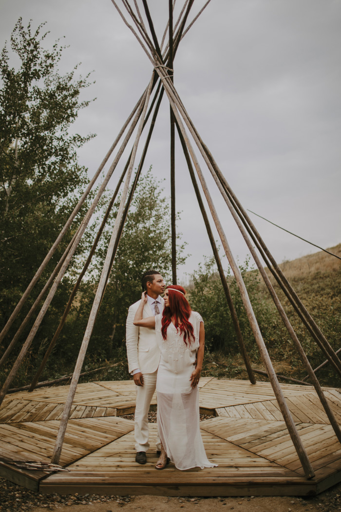 This Traditional Ojibwe Wedding at Wanuskewin Heritage Park will