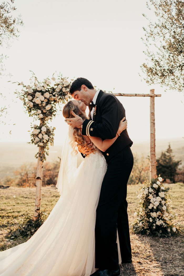 Top 10 Most Romantic Wedding Photo Ideas