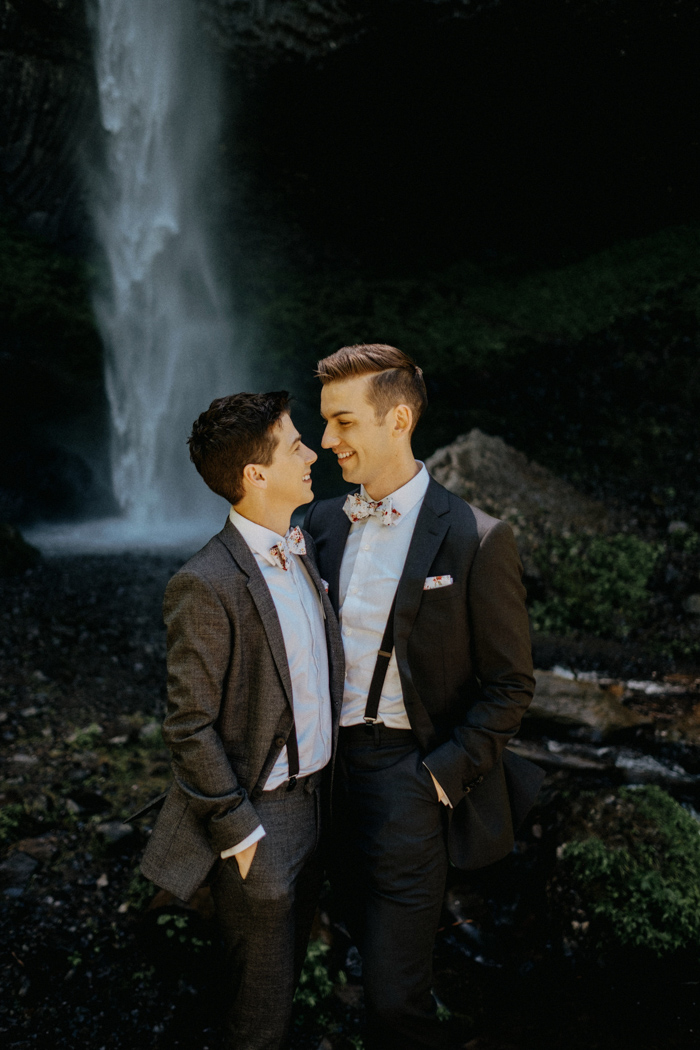 This Classic Columbia River Gorge Wedding At Bridal Veil Lakes Is Oregon At Its Finest Junebug Weddings