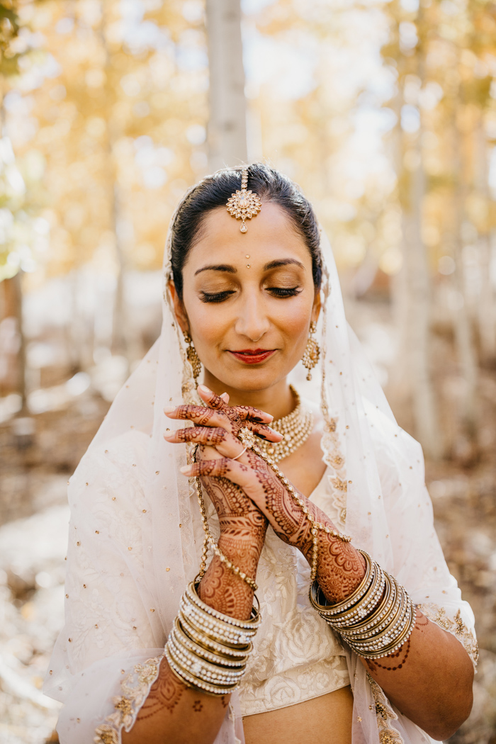 This Hindu Jewish Wedding Brought The Couple S Vibrant Cultures To