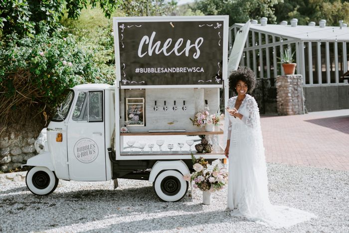 https://junebugweddings.com/wedding-blog/wp-content/uploads/2019/08/blush-and-burgundy-got-a-major-update-in-this-modern-romantic-wedding-inspiration-at-the-stonehurst-eliza-jane-photography-42-700x467.jpg