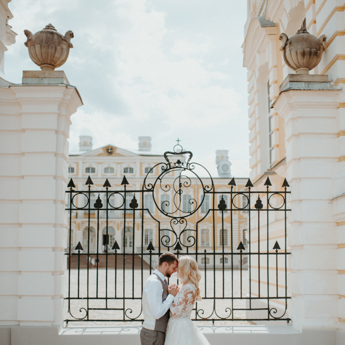 This Couple Of 10 Years Celebrated Their Marriage With A Rustic