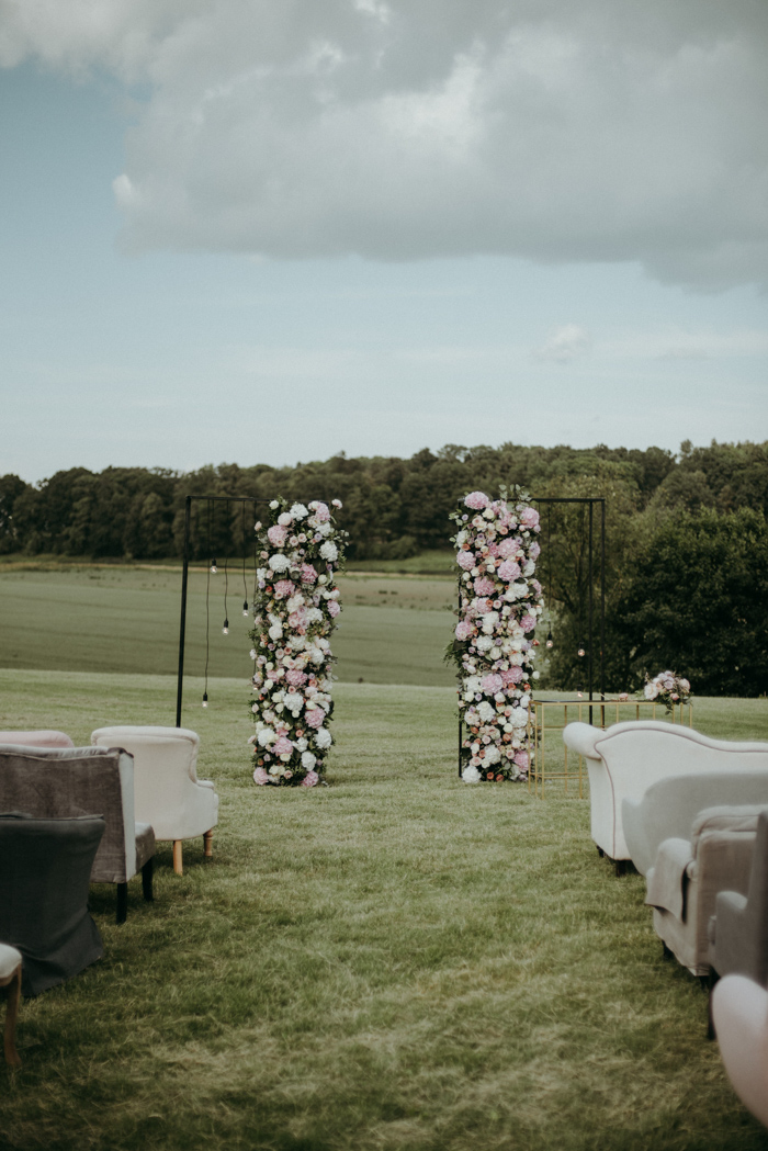 This Couple Of 10 Years Celebrated Their Marriage With A Rustic