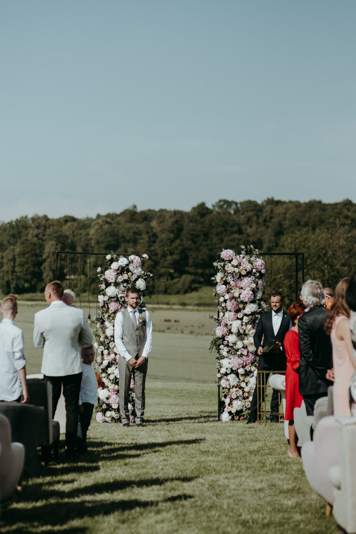 This Couple Of 10 Years Celebrated Their Marriage With A Rustic