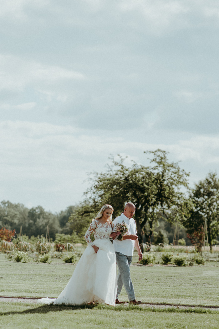 This Couple Of 10 Years Celebrated Their Marriage With A Rustic