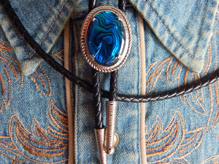 LEATHER CORD NEW BLUE ABALONE BOLO BOOTLACE TIE & COLLAR TIPS SILVER METAL 