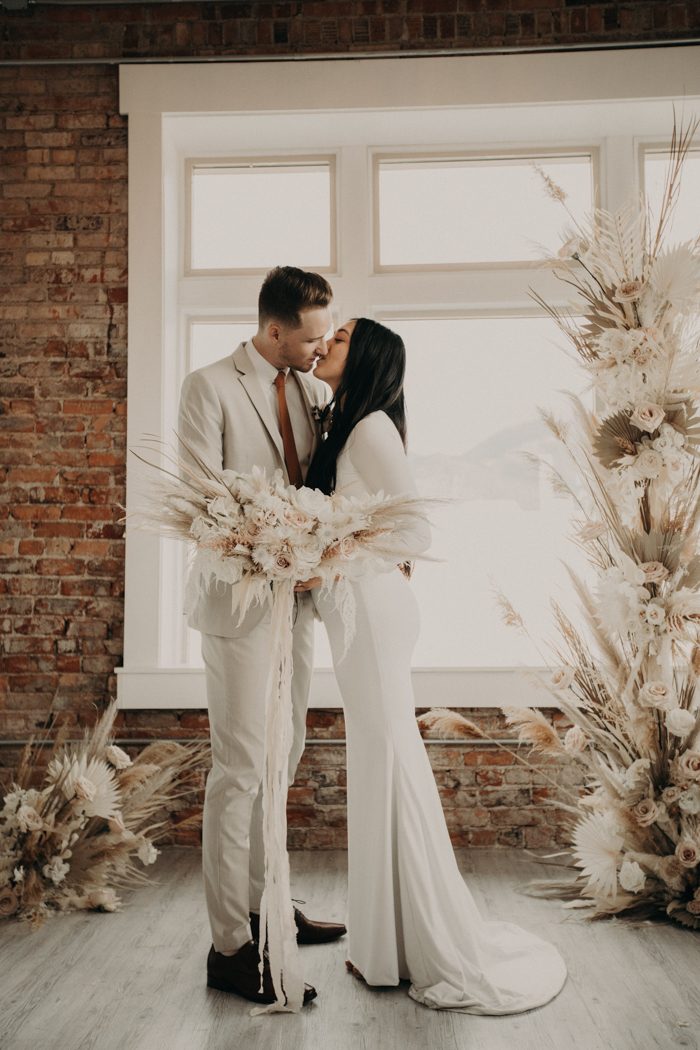 Monochromatic White and Beige Wedding at The 5th Floor Utah