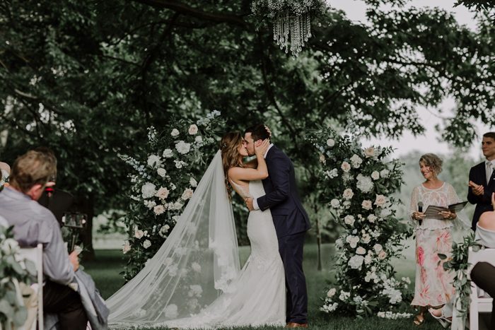 Picturesque Niagara on the Lake Wedding at Gracewood Estates | Junebug ...