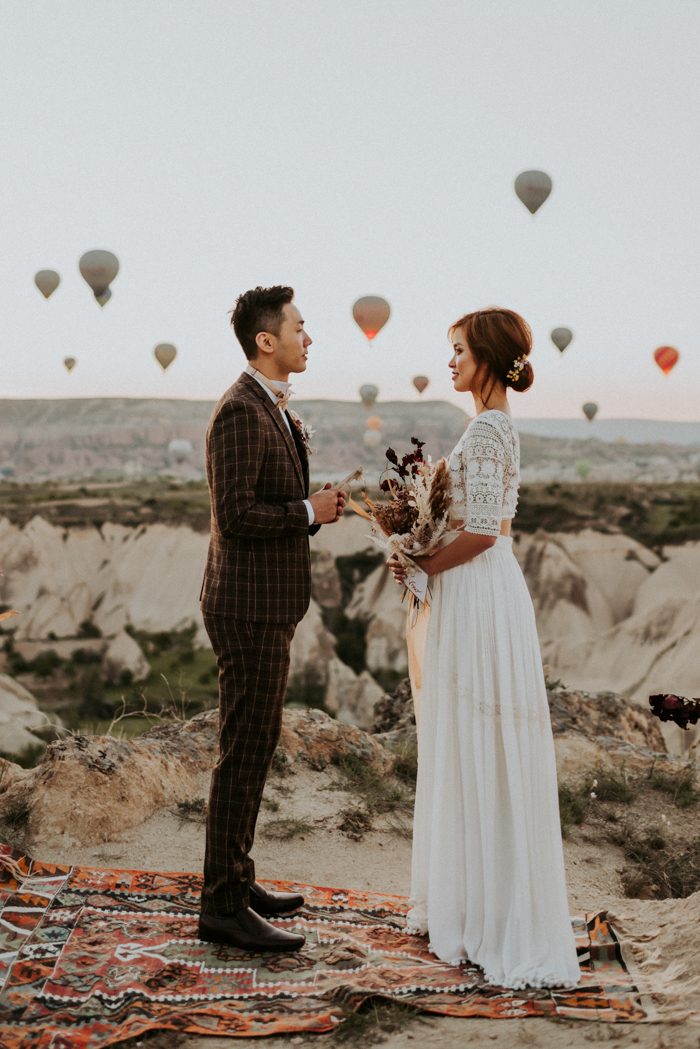 Unique Elopement Alert This Couple Exchanged Vows Among Over 100 Hot