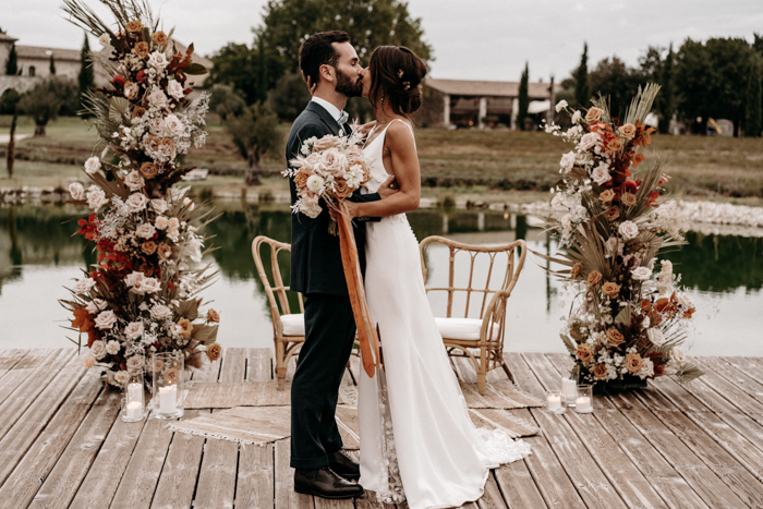 Gorgeous Burgundy and Ivory Fall Wedding Color Ideas  Wedding decor  elegant, Burgundy wedding centerpieces, Burgundy wedding flowers