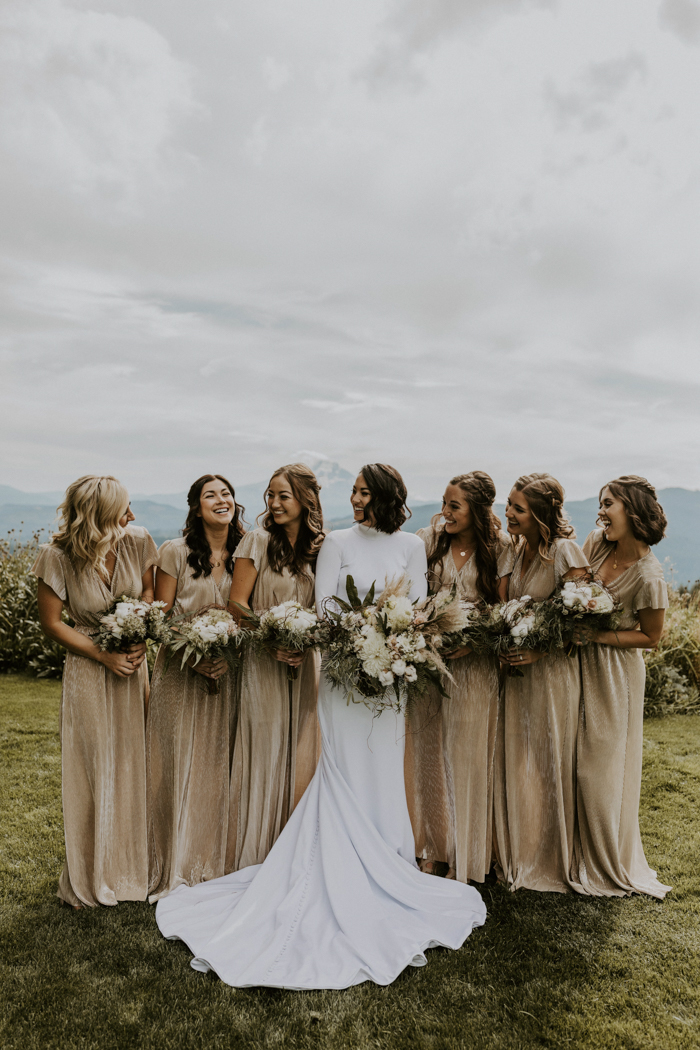 This Gorge Crest Vineyards Wedding Features the Most Stunning Handmade ...