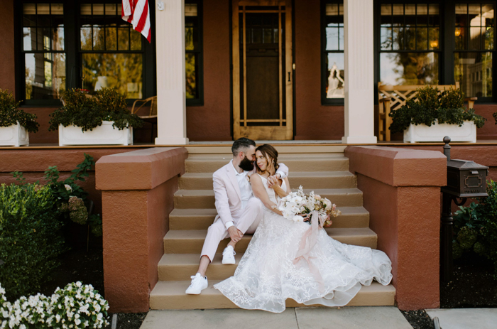 https://junebugweddings.com/wedding-blog/wp-content/uploads/2020/01/romantic-blush-ivory-wedding-home-boise-idaho-peyton-rainey-photography-22.jpg