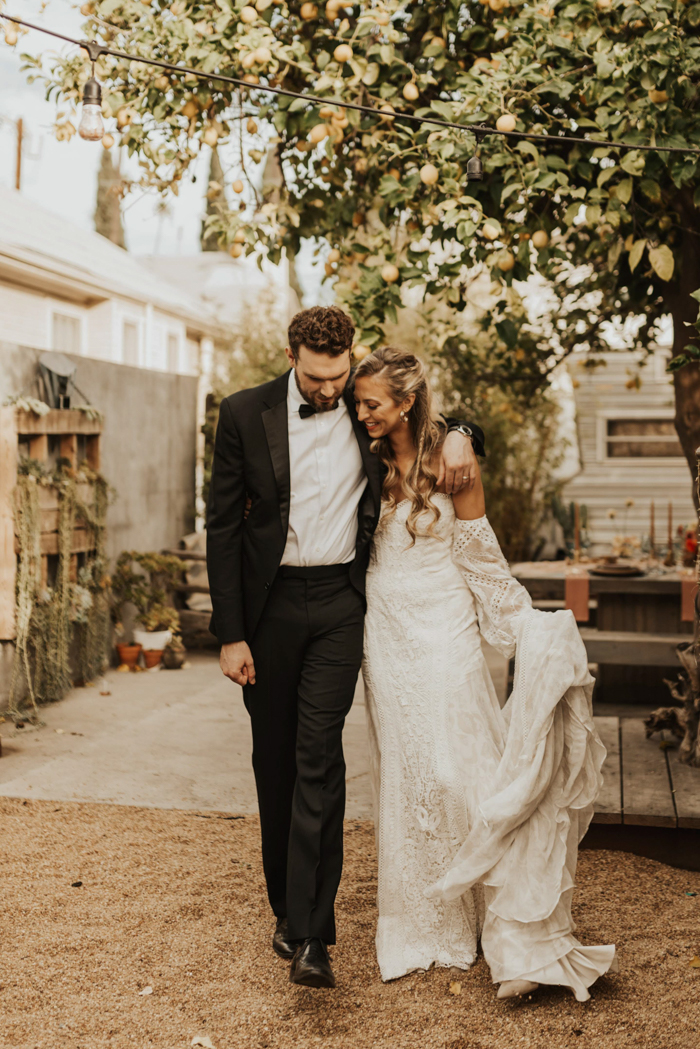 Backyard Hollywood Wedding Inspiration with Modern Retro Vibes ...