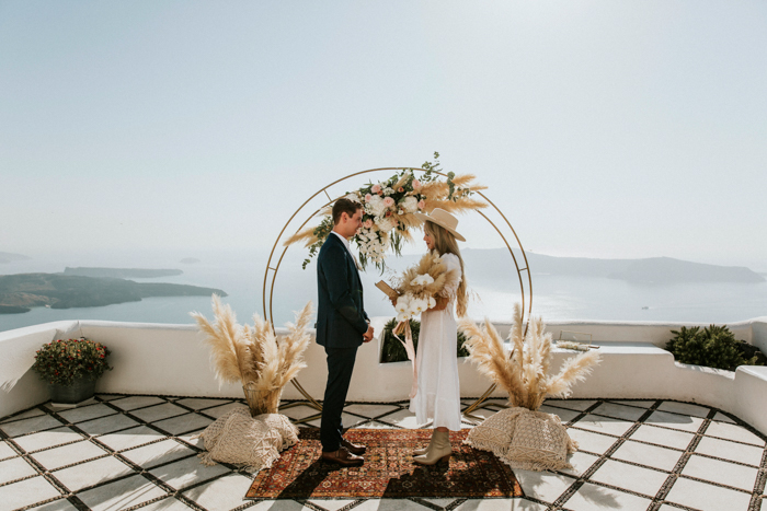 Chic wedding in Santorini - Chic & Stylish Weddings