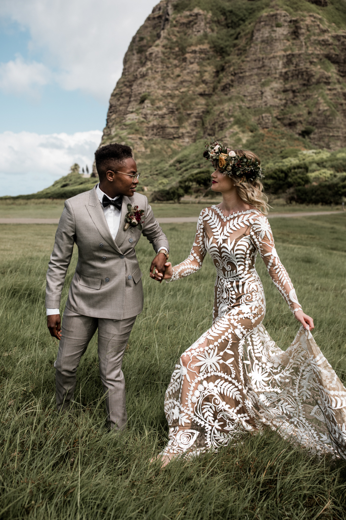 Dramatically Beautiful Moli i Gardens Wedding in Honolulu