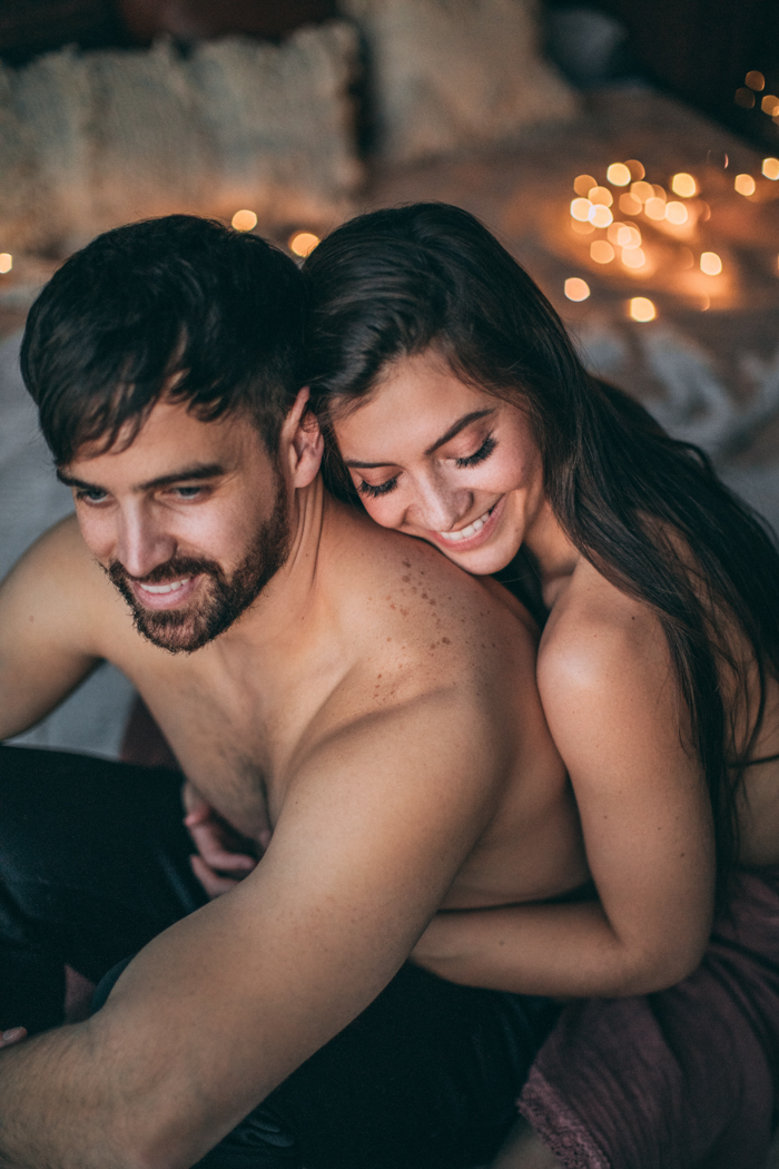 https://junebugweddings.com/wedding-blog/wp-content/uploads/2020/06/steamy-snuggly-home-couple-photo-shoot-edmonton-nicole-ashley-photography-1.jpg