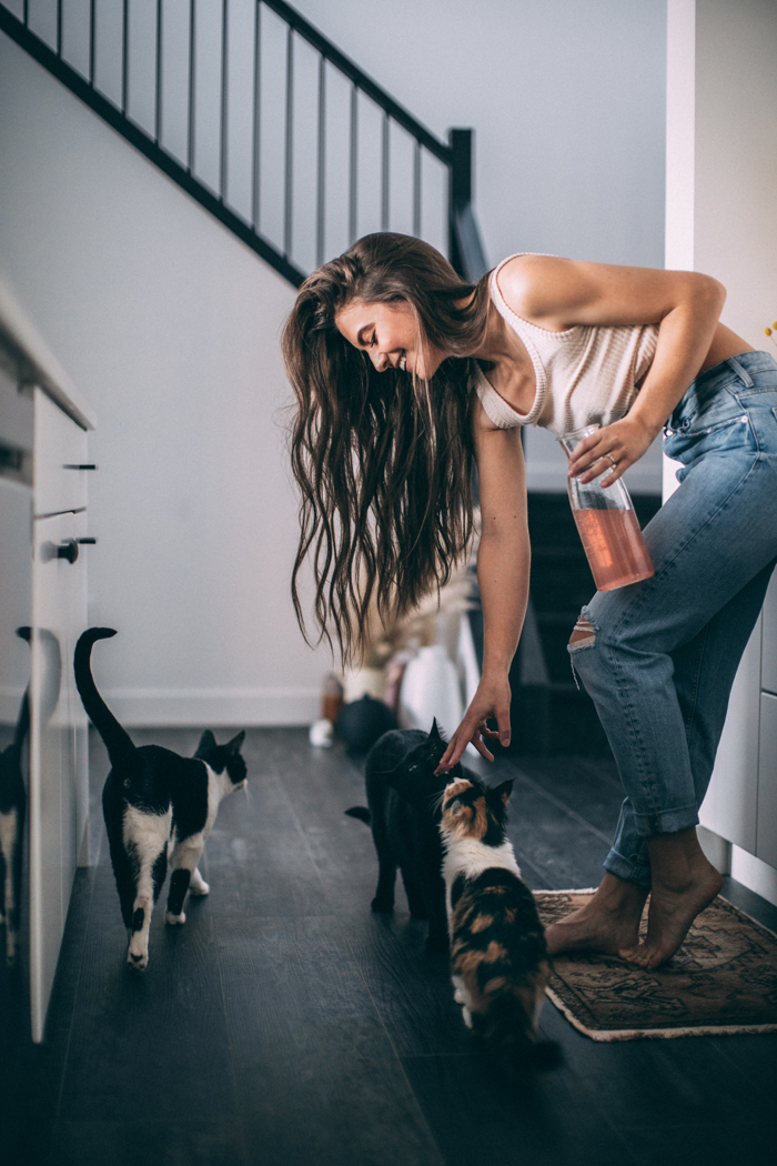 https://junebugweddings.com/wedding-blog/wp-content/uploads/2020/06/steamy-snuggly-home-couple-photo-shoot-edmonton-nicole-ashley-photography-36.jpg