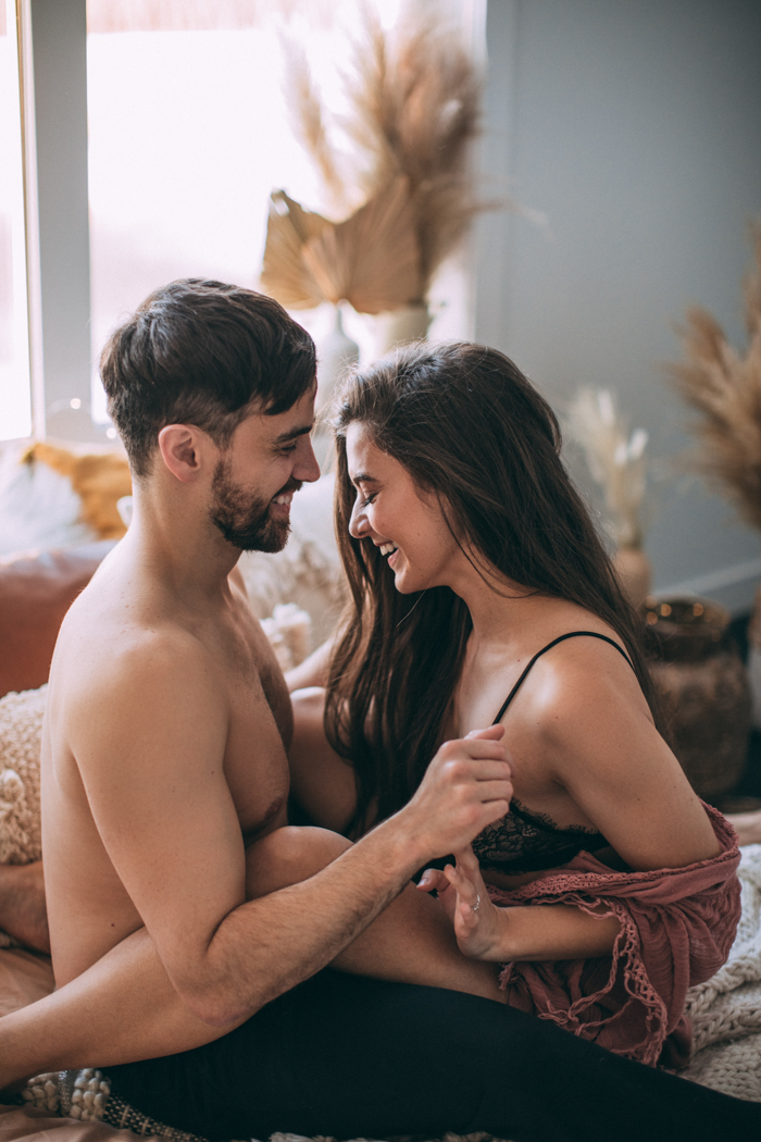 https://junebugweddings.com/wedding-blog/wp-content/uploads/2020/06/steamy-snuggly-home-couple-photo-shoot-edmonton-nicole-ashley-photography-9.jpg